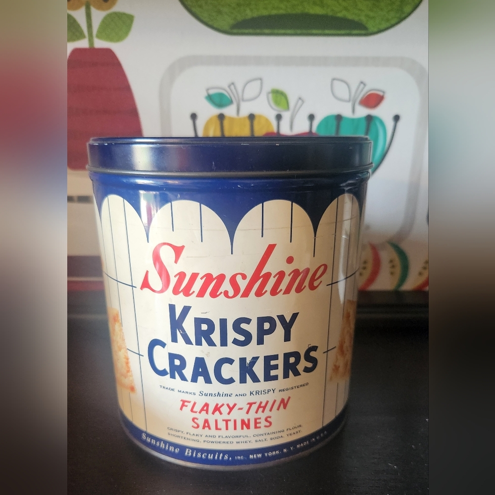 Vintage 1950's Sunshine Cracker Tin